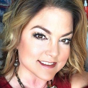 Meet your Posher, Claire